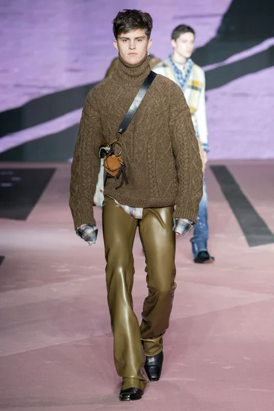 Look 14
